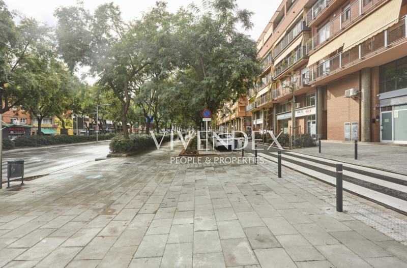 Foto b45e662b-3f3d-4d18-8609-22835ff167d8. Piso  100m con plaza de parking incluida. en el corazón , se presenta una magnífica oportunidad de adquirir un espacio en Viladecans