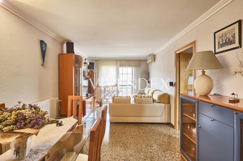 Foto bd977210-0adf-46ae-a134-29291b86a9ae. Piso  100m con plaza de parking incluida. en el corazón , se presenta una magnífica oportunidad de adquirir un espacio en Viladecans