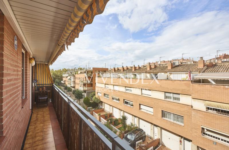 Foto d077e967-aaac-4e95-baff-5005e5be4bcc. Piso  100m con plaza de parking incluida. en el corazón , se presenta una magnífica oportunidad de adquirir un espacio en Viladecans