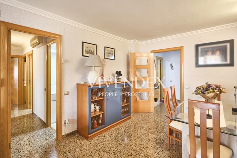 Foto d46fa164-e495-4b1b-a6ae-27914ffd0403. Piso  100m con plaza de parking incluida. en el corazón , se presenta una magnífica oportunidad de adquirir un espacio en Viladecans