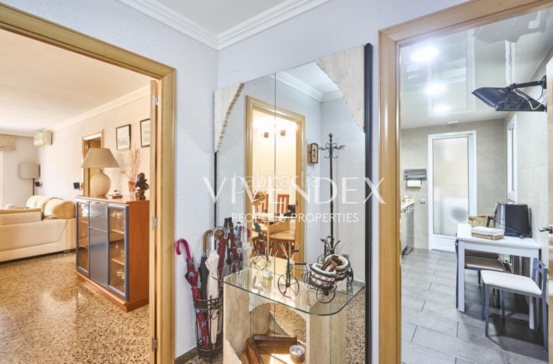 Foto d79fe3bf-3df9-486c-bcac-c16dadaf08dd. Piso  100m con plaza de parking incluida. en el corazón , se presenta una magnífica oportunidad de adquirir un espacio en Viladecans