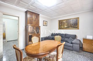 Etagenwohnung in Sants-Badal. En la avenida madrid, en la zona cercana a sants barrio de sants