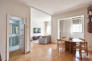 Etagenwohnung in La Nova Esquerra de l�Eixample. Oportunidad en la calle consell de cent