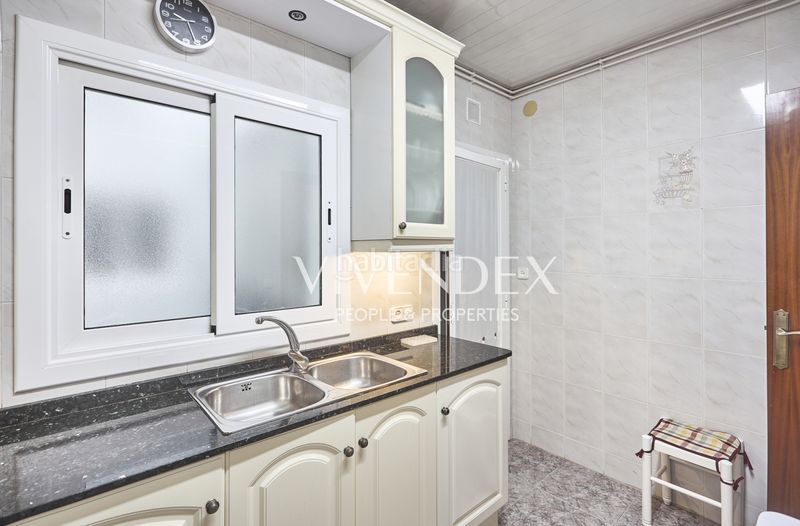 Foto b469fac5-b826-4bb1-98b8-769adfcf167b. Pis amb calefacció a Centre Esplugues de Llobregat