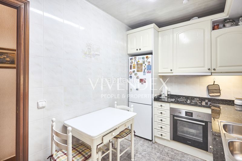 Foto e8f3ada0-34b7-4fe9-a6d7-c8b251319529. Pis amb calefacció a Centre Esplugues de Llobregat