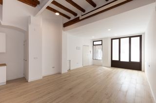Edificio en Mestral. Edificio en venta en reus, con inquilinos, rentabilidad inmediat