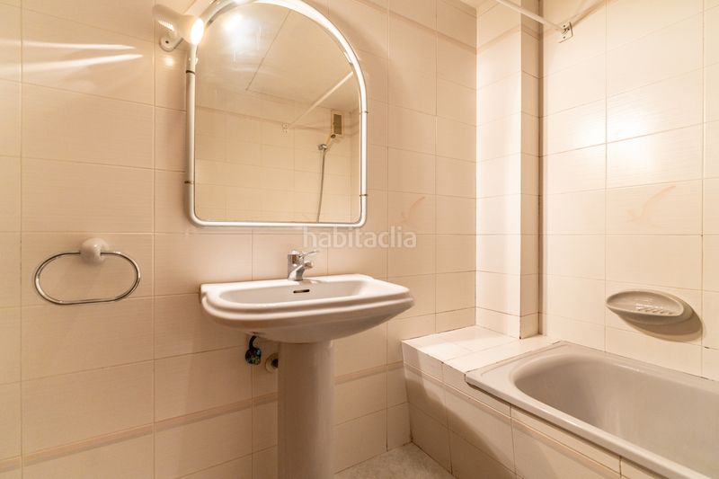 Foto 8cb9bd7e-2ffb-44c1-b127-8f7ca9a8e6b1. Pis amb calefacció aparcament a Mestral Reus