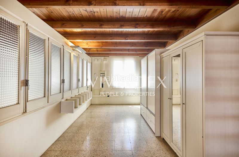 Foto 0622967e-c3f7-4711-af16-b74dde3d5101. Casa adossada amb aparcament a Sant Andreu de Palomar Barcelona