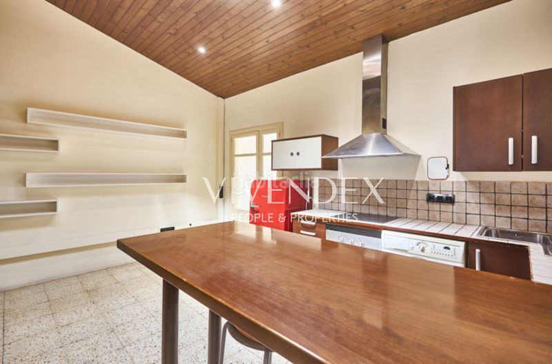 Foto a084c7d9-6d77-42d3-a84b-6a35a0cd2c80. Casa adossada amb aparcament a Sant Andreu de Palomar Barcelona