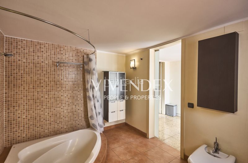 Foto bcc903f3-60c4-4ef4-966d-e56661283d4c. Casa adossada amb aparcament a Sant Andreu de Palomar Barcelona