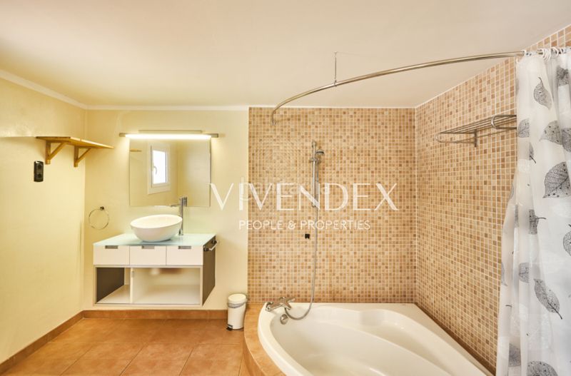 Foto e1445d17-b33a-4769-8458-e3a66aadcb80. Casa adossada amb aparcament a Sant Andreu de Palomar Barcelona