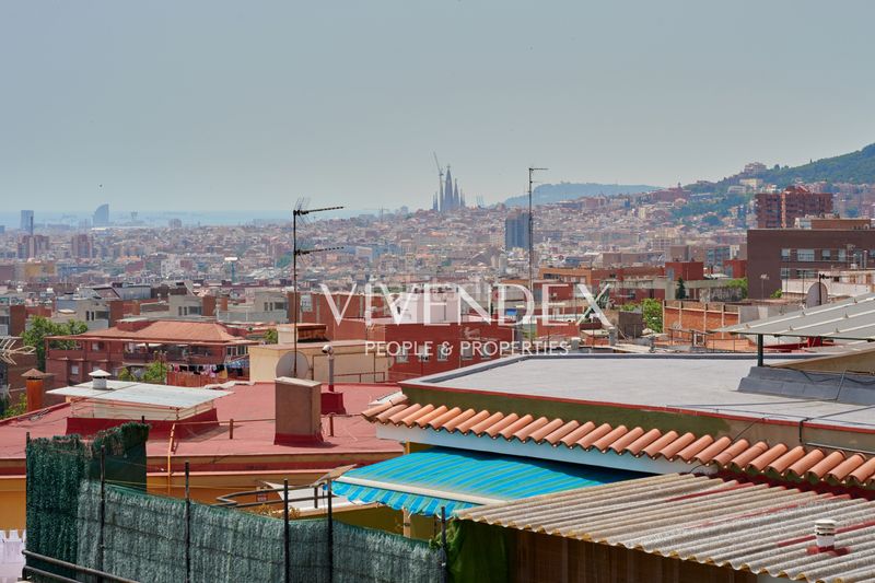 Foto 6daf9d3c-9855-48c1-9a04-381d1f4eab65. Àtic a Roquetes Barcelona