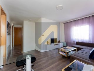 Apartament  Calle emporda de l'. Totalmente exterior con 4 habitaciones