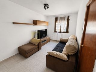 Apartament  Calle antiga travessera de l'. Piso exteriror con 2 habitaciones dobles