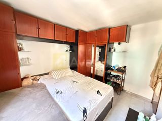 Apartament  Calle antiga travessera de l'. Piso exteriror con 2 habitaciones dobles