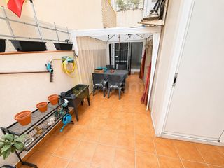 Apartament  Passatge milans de. Planta baja con terraza a nivel