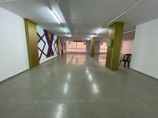Local Comercial a Centre. Excelente local comercial
