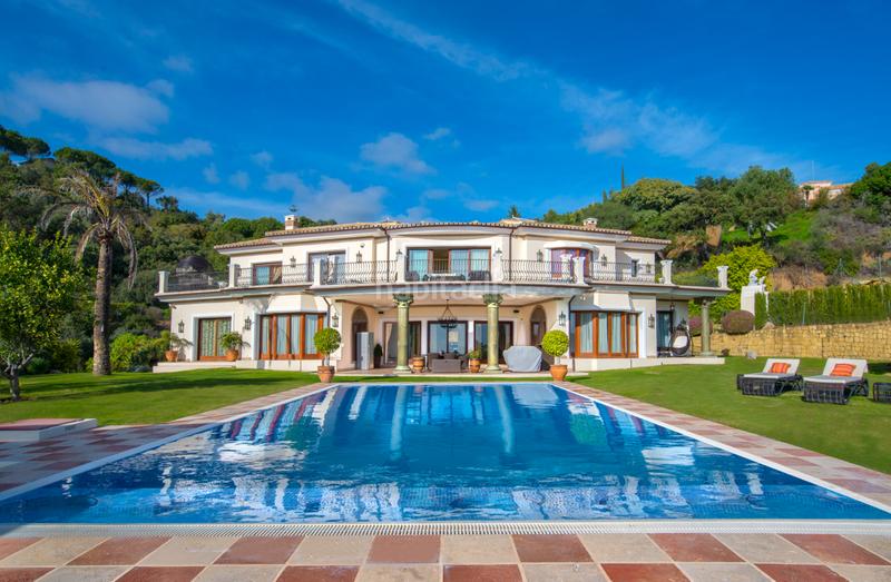 Foto fd828fdc-b3f4-4faf-acee-61b7ec594ca5. Casa con riscaldamento parcheggio piscina in Benahavís pueblo Benahavís