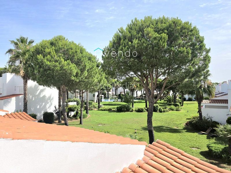 Foto 34ba7113-ea67-4191-b052-7a3c64839097. Casa adossada amb aparcament piscina a Novo Sancti Petri Chiclana de la Frontera