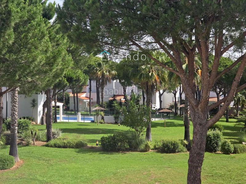 Foto 42b1e39e-ce8a-4087-8d19-6a186898d07a. Casa adossada amb aparcament piscina a Novo Sancti Petri Chiclana de la Frontera