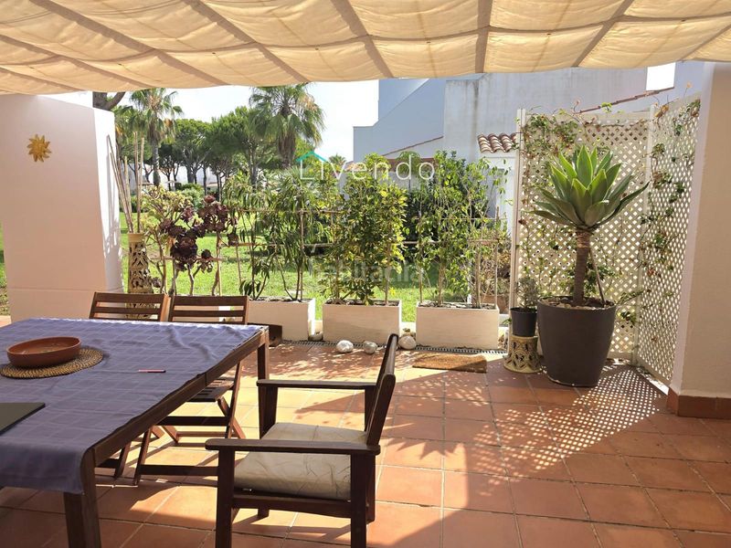 Foto 4322e956-7d03-4dc3-8893-1275112bd7a7. Casa adossada amb aparcament piscina a Novo Sancti Petri Chiclana de la Frontera