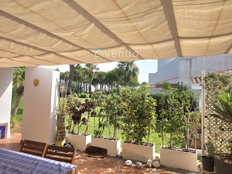 Foto c42a5377-b5ac-4229-98cf-af75d0764dc5. Casa adossada amb aparcament piscina a Novo Sancti Petri Chiclana de la Frontera