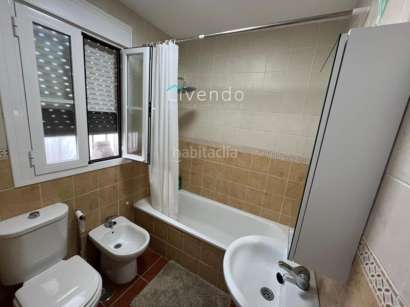 Foto 2904baf6-549b-479d-b039-0756a40f2ba1. Casa adossada amb piscina a Benalup