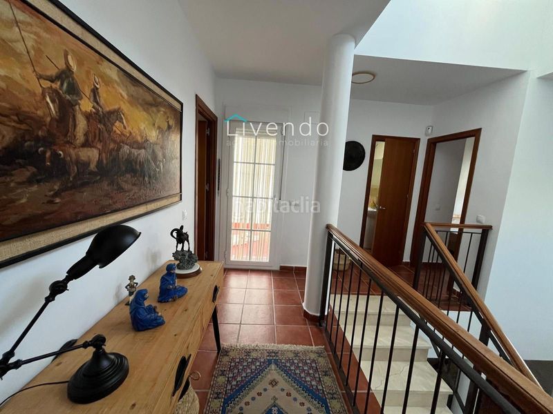Foto f1a921ed-ac8f-4b82-bd9c-5ed7db0193fe. Casa adossada amb piscina a Benalup