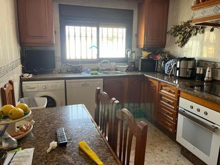 Casa adossada a Núcleo urbano. Casa en venta en chiclana de la fra, zona mayorazgo