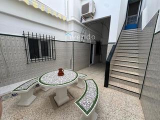Casa adossada a Núcleo urbano. Casa en venta en chiclana de la frontera, zona mayorazgo