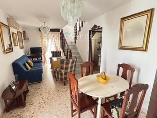 Maison jumelée à Población de Arroyo. Adosado en venta en alcalá de los gazules, zona calle real