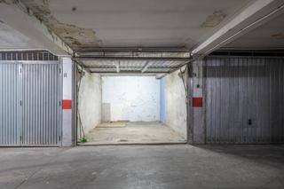 Aparcament cotxe  Calle calle del cardenal parrado. Garaje cerrado avenida madrid