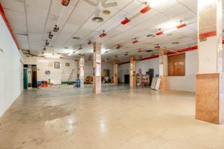 Local commercial  Calle de la huerta de san antón. Local comercial en esquina