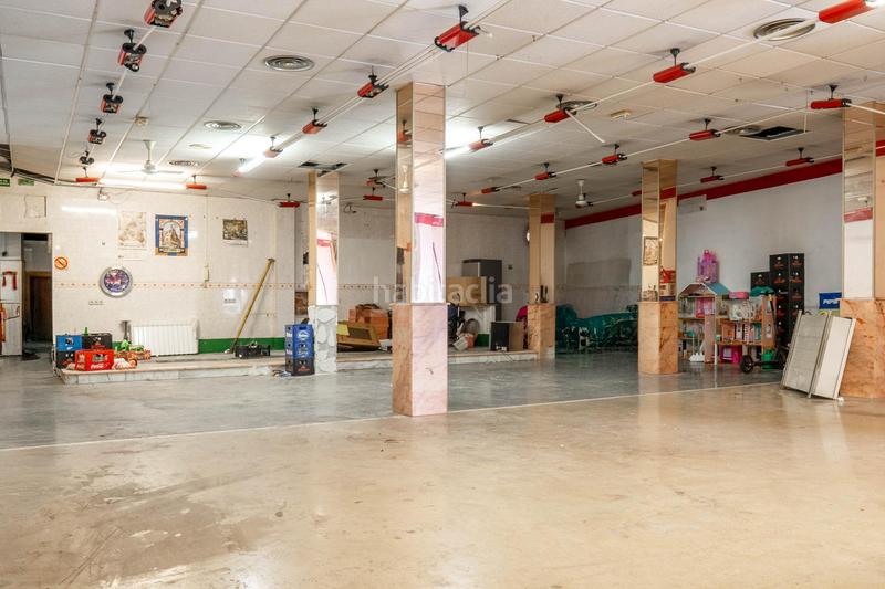 Foto c98f3f4b-d0e1-4ad9-b905-6d67de571bf4. Local comercial  en esquina en Pulianas