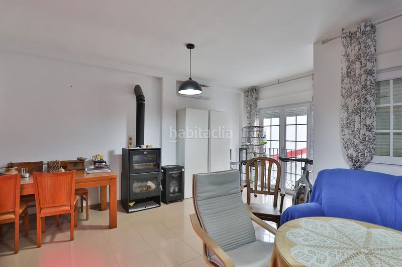 Foto f4a10c72-083d-4773-a9cc-79c29e4f5e4d. Casa amb aparcament a Padul