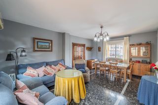 Casa  Avenida avenida san antón. Se vende chalet en ambroz  centro del pueblo  vegas del genil