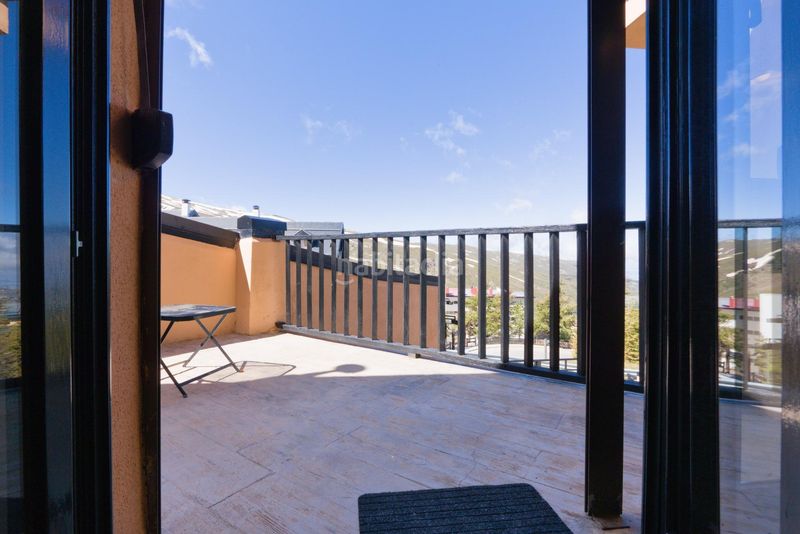 Foto e3a9a516-1029-4d1d-923c-275c25600188. Apartament amb aparcament a Zona alta Sierra Nevada