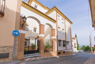 Location Appartement  Calle calle josé cappa ibáñez. Acogedor piso de 3 dormitorios en la zubia con gran patio