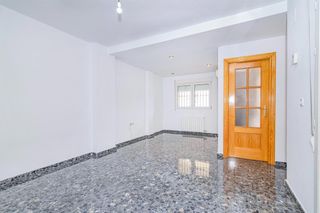 Semi detached house  Calle gardenia. Adosada en esquina cerca proximo metro