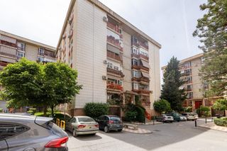 Flat  Calle bajo de huetor. Una casa para disfrutarla, una urbanización para vivirla