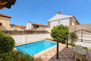 Xalet  Calle de aracena. Chalet independiente con piscina en híjar, las gabias