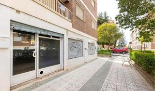Local Comercial en Calle Santa Amelia