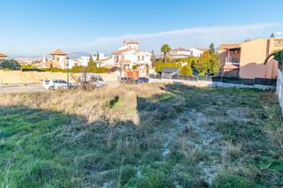 Terreny residencial a Calle de altea 28. Venta de solar urbano, urbanización cortijo de la luz
