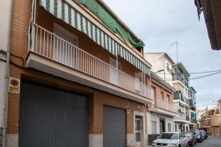 Casa  Calle jan. Descubre tu nuevo hogar en el corazn de granada!