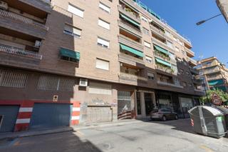 Rent Car parking  Calle pintor zuloaga. Plaza de garaje junto calle alhamar