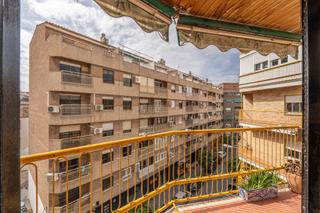 Pis  Calle de solarillo de gracia. Precioso piso de 173 m2 con de 5 habitaciones, 2 salones, terraz
