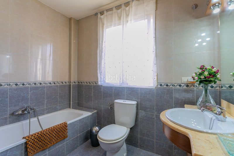 Foto 7b98e089-e5d9-4af5-b5d4-52f1ddce9748. Casa adossada amb aparcament a Cerrillo de Maracena - Periodistas Granada