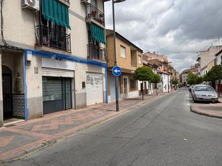 Local commercial  Calle libertad. Local comercial con posible cambio de uso para vivienda.