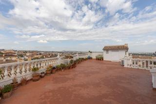Casa  Calle de valencia. Casa independiente, terraza en ático y locales