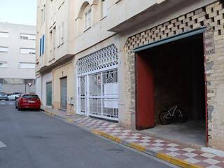 Local commercial  Calle reina fabiola. Local comercial en albolote cerca de la parada de metro